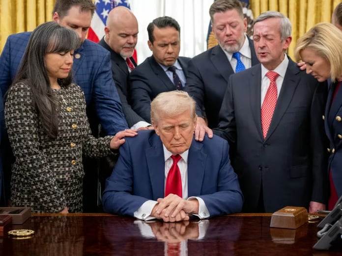 Oval Ofis’te "Trump için dua" tartışma yarattı