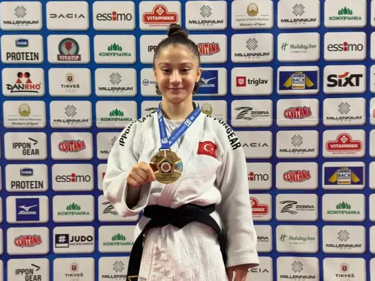 Porec'te zirve Türkiye'nin: Semanur Yüksel, Ümitler Avrupa Judo Şampiyonası'nda altın madalya kazandı