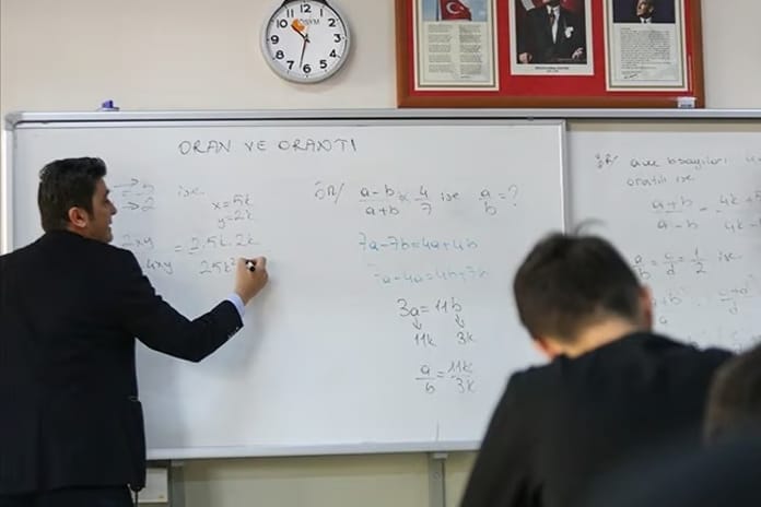 Öğretmenlere 12 yıl sınırı ve yeni puan kriterleri geldi