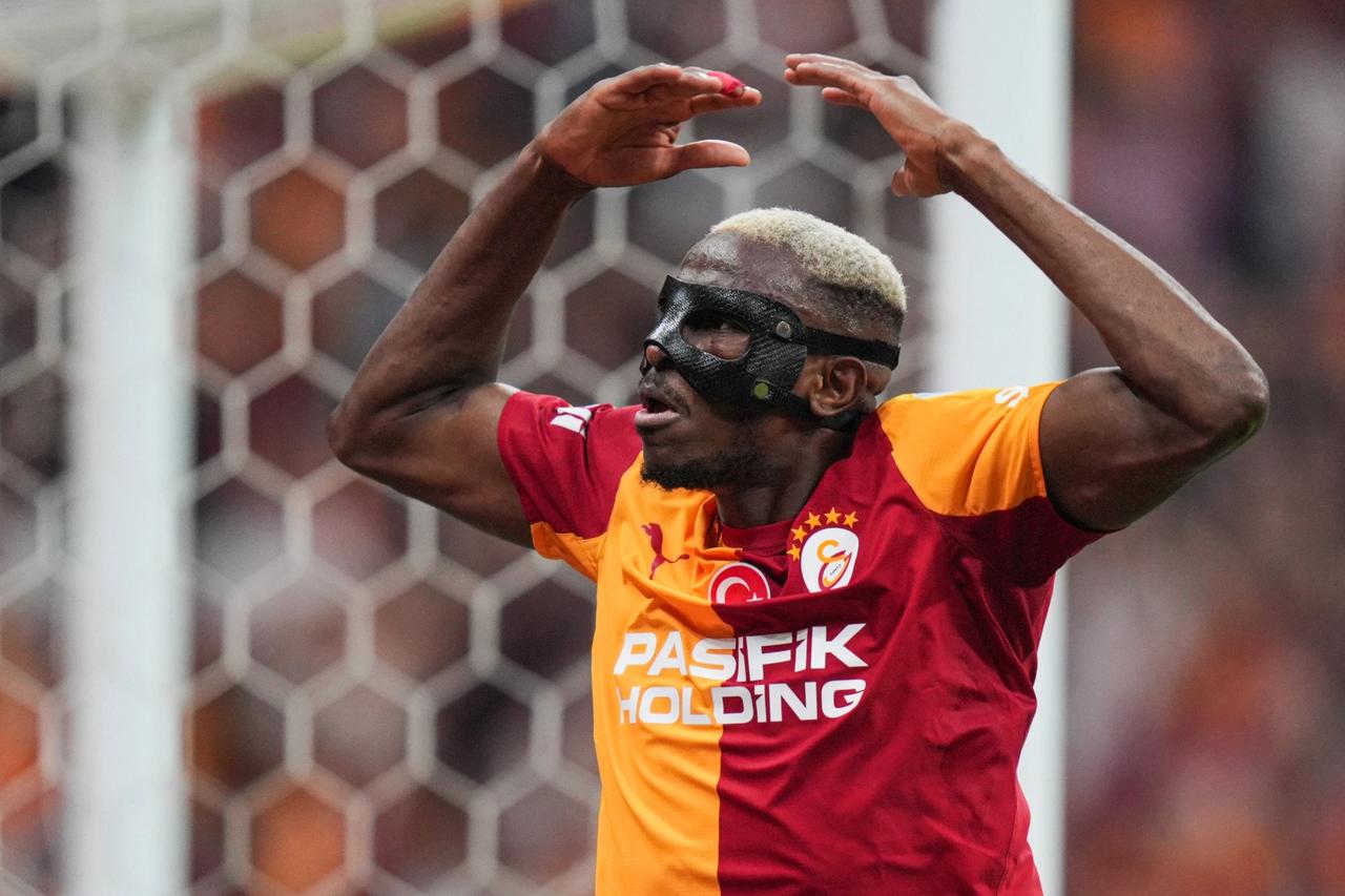 PSG Osimhen için kapıyı açık bıraktı