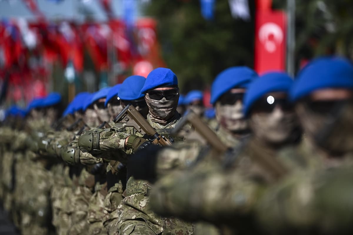 Vatan Caddesi'nde Cumhuriyet'in 102 yıllık gururu: İstanbul ayakta!