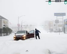 Tarihi soğuk hava ve kar fırtınasının vurduğu ABD'de elektrik kesintisi yaşandı