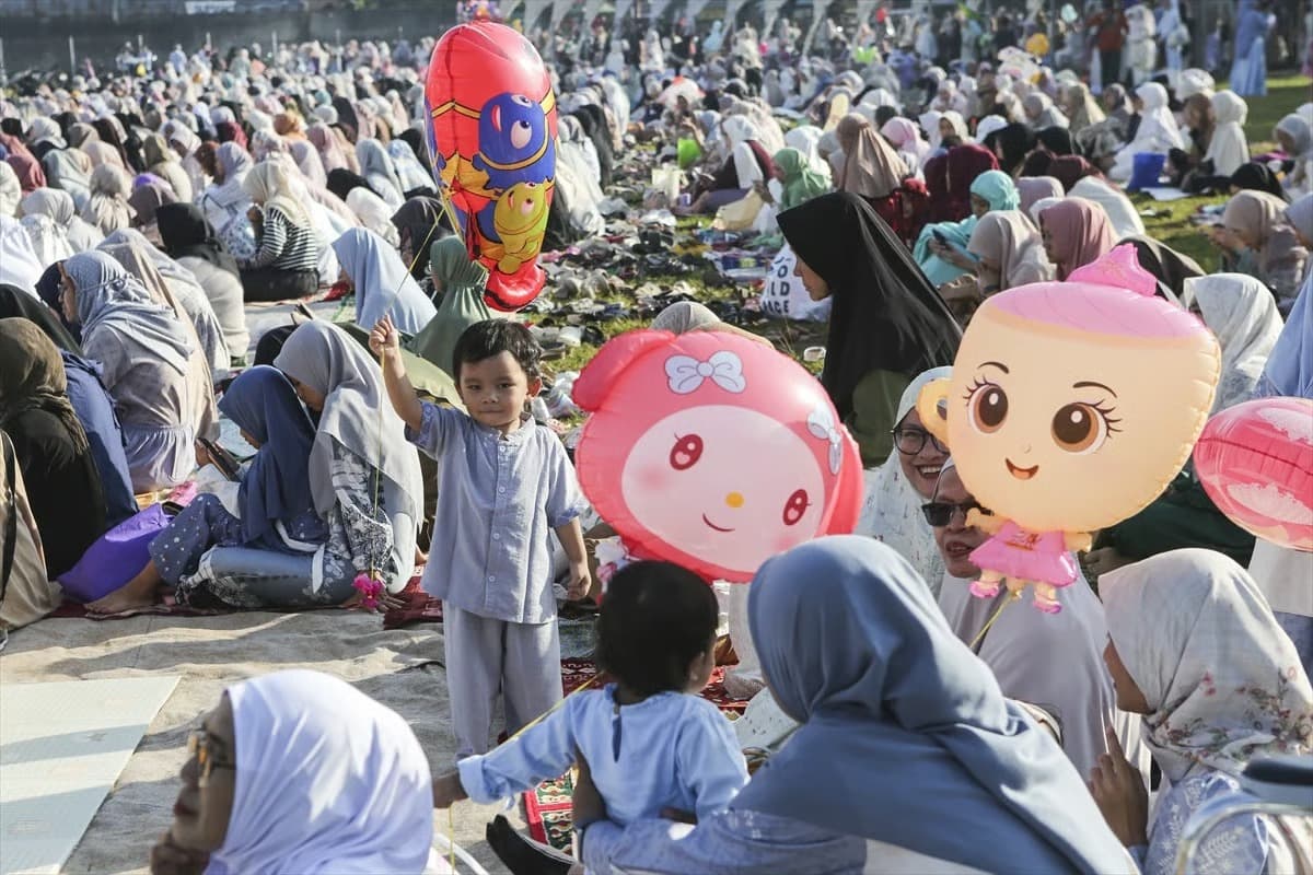 İslam Dünyası Ramazan Bayramı'nı kutluyor