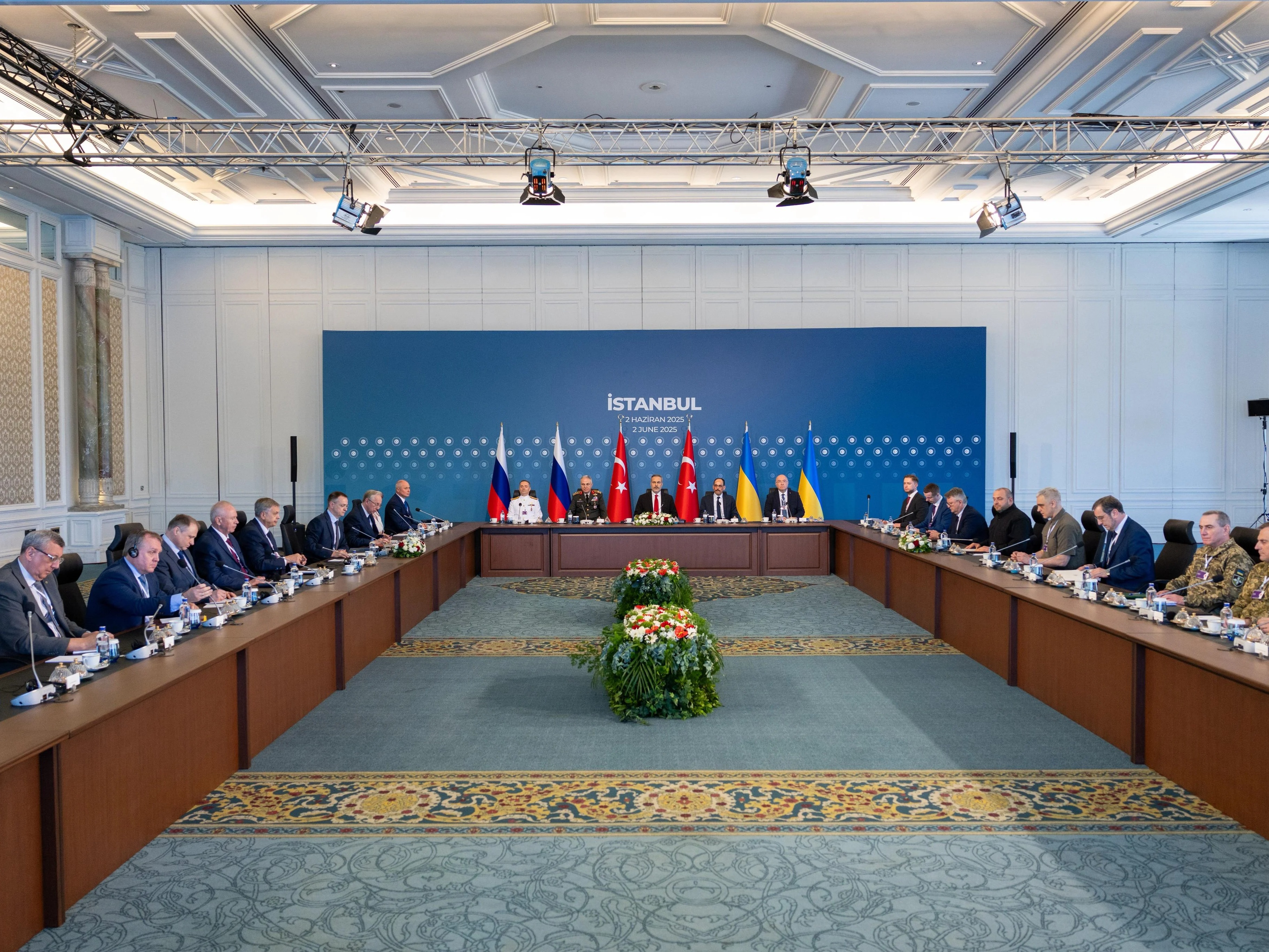 Ukraine and Russia Resume Talks at Istanbul’s Çırağan Palace