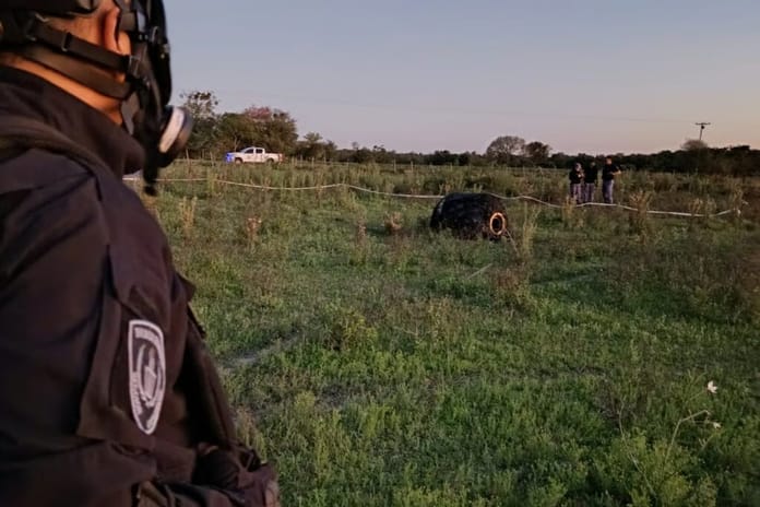 Arjantin’de tarlaya düşen silindir panik yarattı