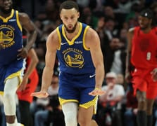 Stephen Curry, Michael Jordan'ı geride bırakarak tarihe geçti!