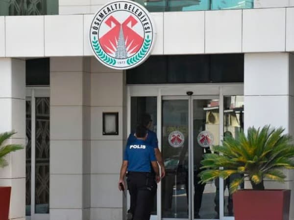 Döşemealtı Belediyesi'nde 4 tutuklama