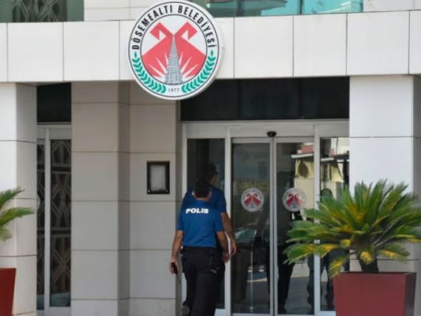 Döşemealtı Belediyesi ihale operasyonunda 4 tutuklama