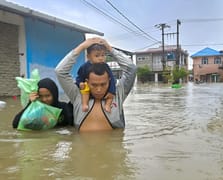 Sumatra Adası'ndaki sel felaketinde ölü sayısı 79'a yükseldi