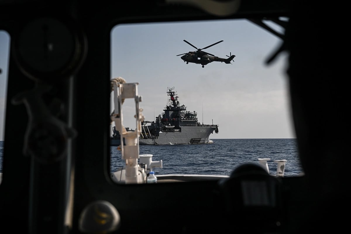 TCG Işın görev başında! Girne'deki faciada 20 kayıp aranıyor 