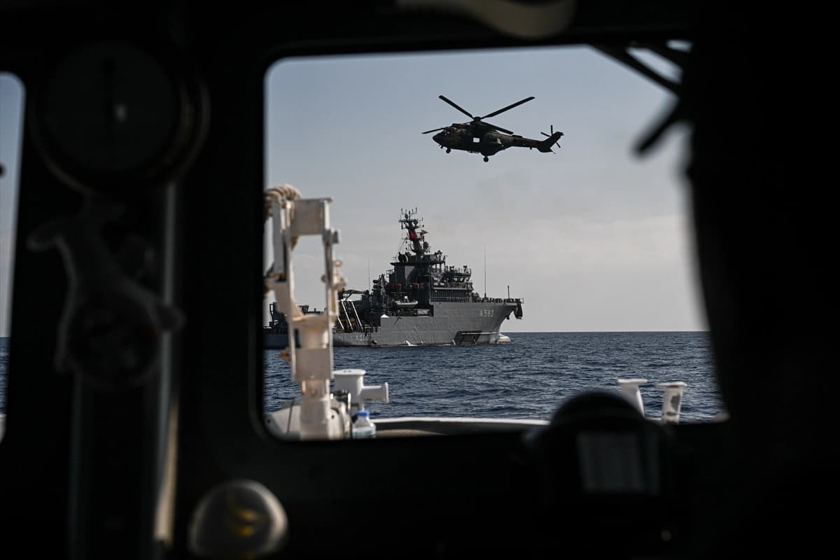TCG Işın görev başında! Girne'deki faciada 20 kayıp aranıyor 