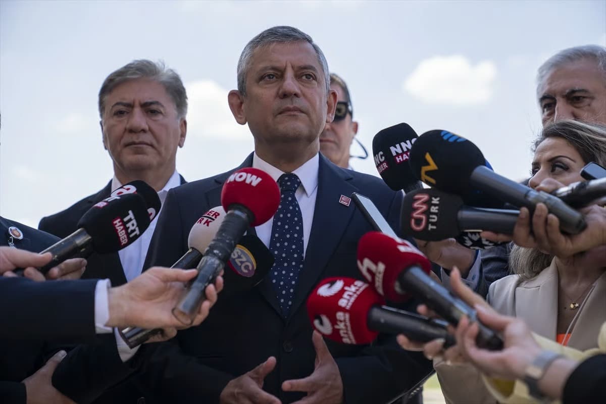 Özgür Özel'den yeni parti isminde sürpriz