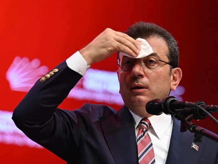 Ekrem İmamoğlu hakkında 'kamu görevlisine hakaret' suçlamasıyla yeni soruşturma