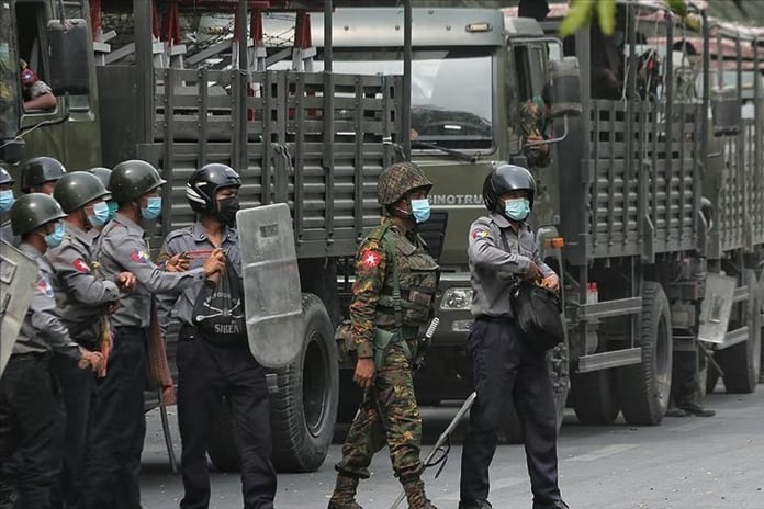 Myanmar'da 4,5 yıl sonra OHAL kaldırıldı