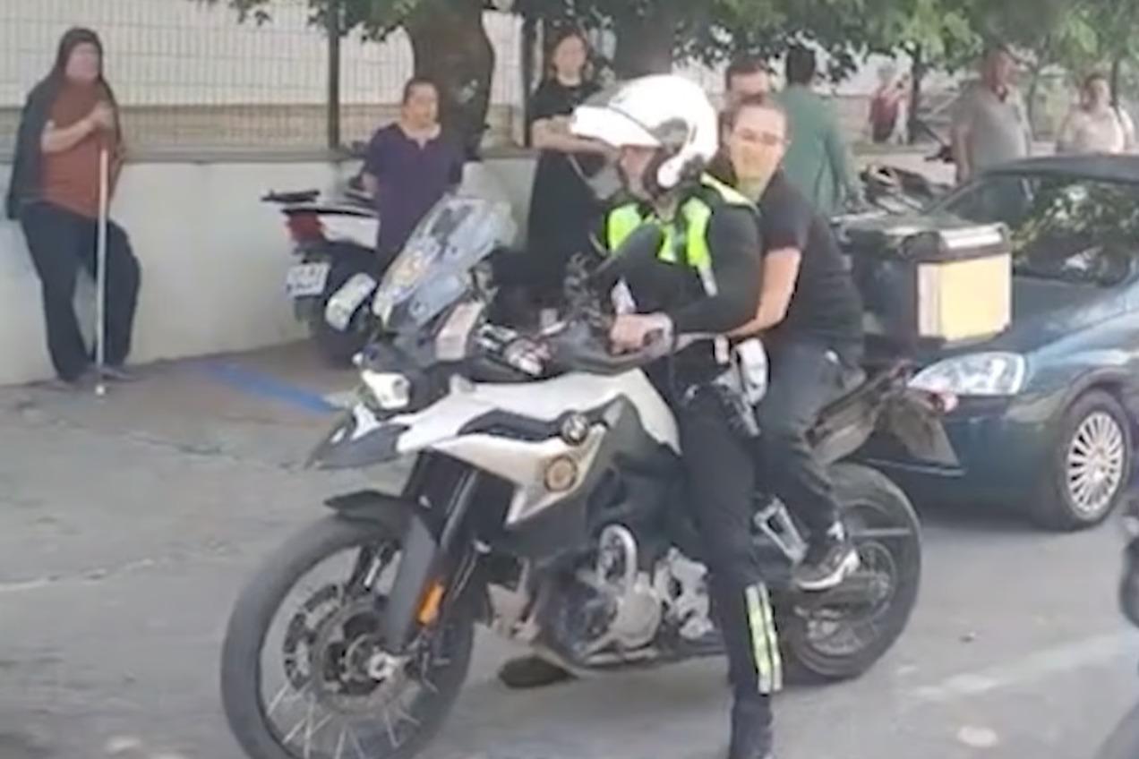 Sınava geç kalan öğrencilerin imdadına trafik polisleri yetişti