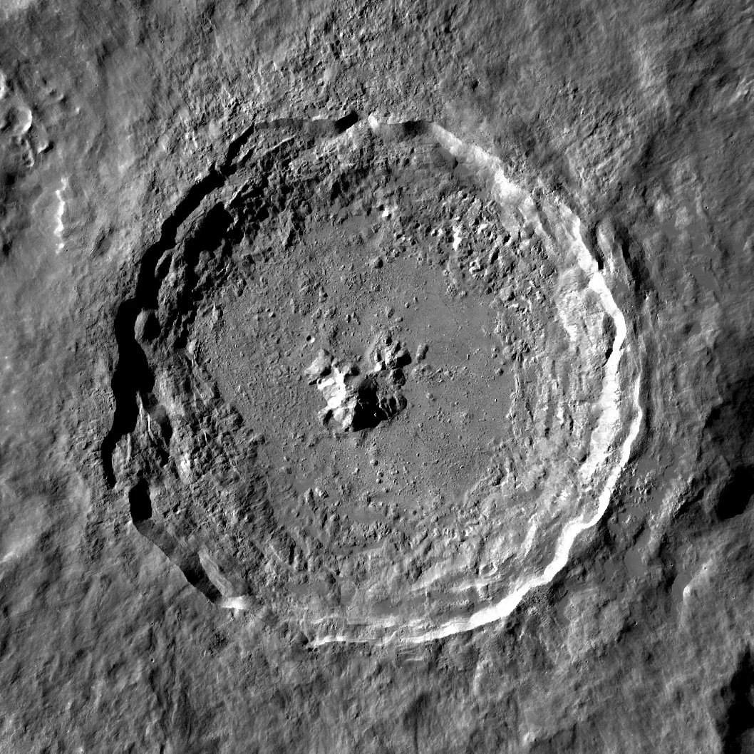 Tycho, Ay Keşif Uydusu tarafından burada görüntülenen, Ay kraterlerinin güzel bir örneği (Fotoğraf: NASA).