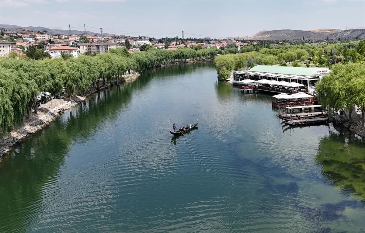 Kızılırmak'ta gondol sefası
