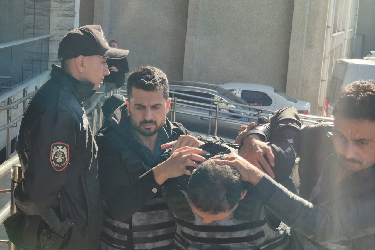 Eşini ve müdahale eden genci vurdu: Ormanda yakalandı