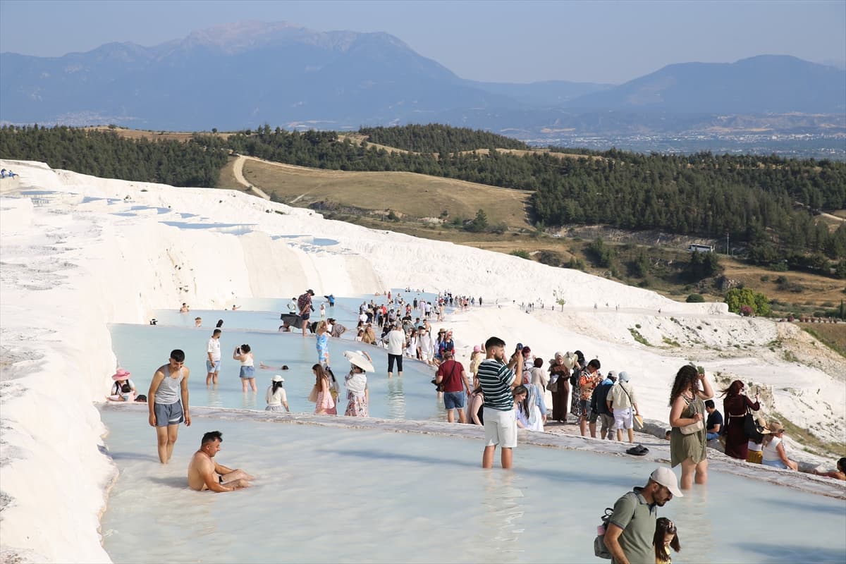 Pamukkale'yi, Kurban Bayramı'nda 53 binden fazla turist ziyaret etti