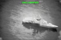 ABD ordusu Hürmüz Boğazı'nda İran'a ait mayın döşeme gemilerini bombaladı