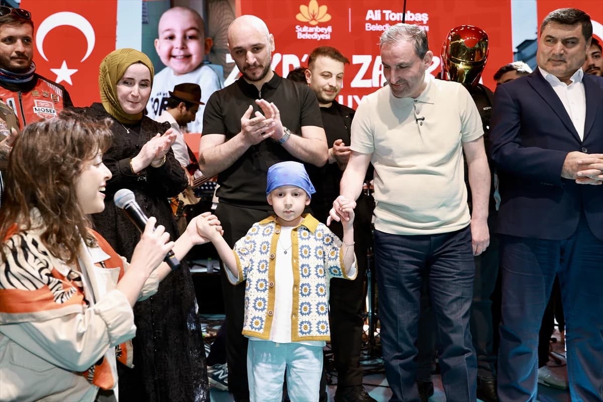 Sultanbeyli'de kanseri yenen minik Zeyd için gökyüzü balonlarla renklendi