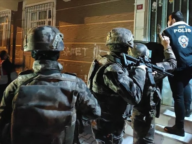 Niğde merkezli 13 ilde 9 milyar TL'lik yasadışı bahis operasyonu: 31 tutuklama