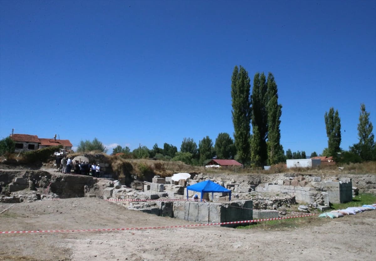 Sebastapolis Antik Kenti gün yüzüne çıkıyor