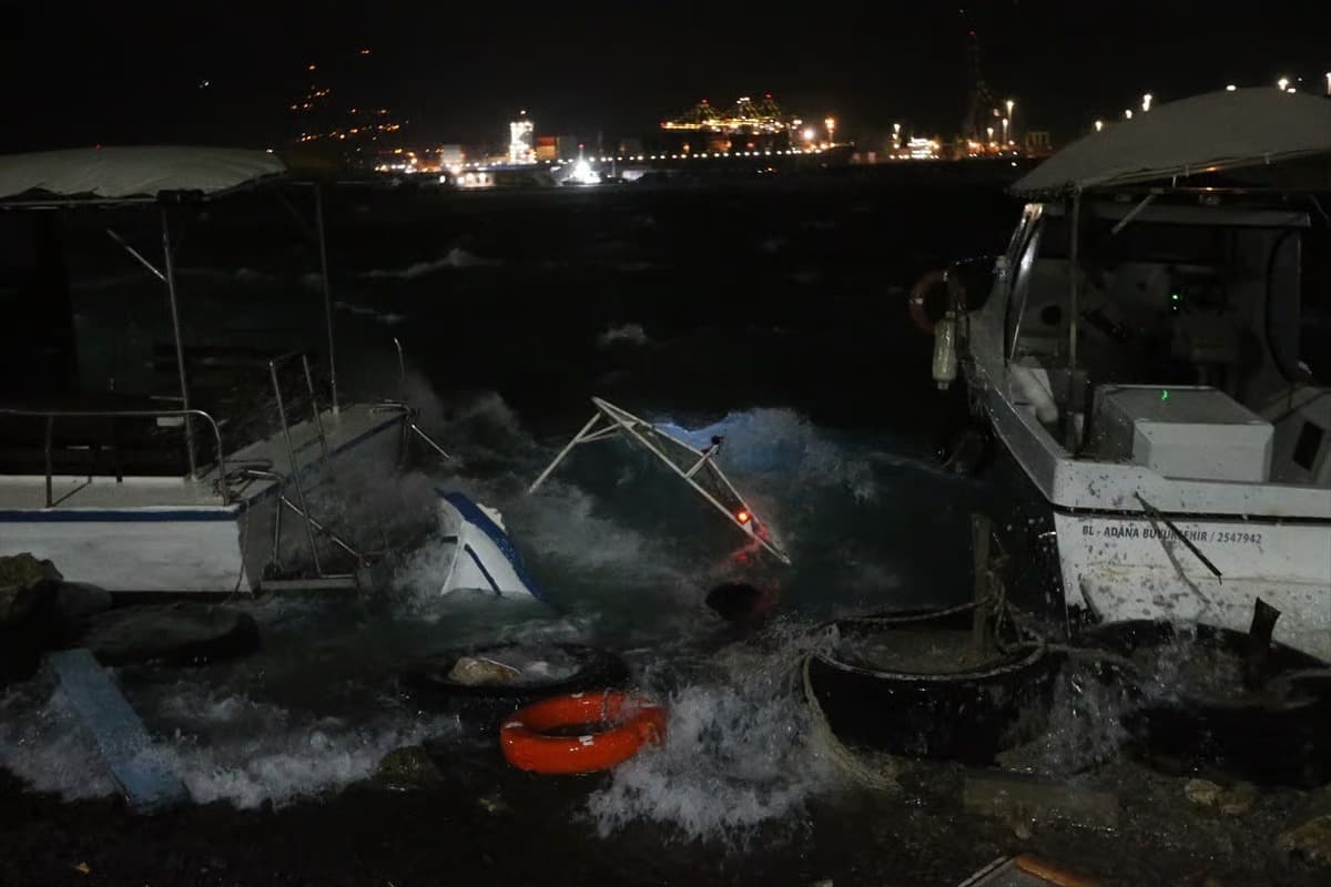 Hatay'da fırtına hayatı olumsuz etkiledi