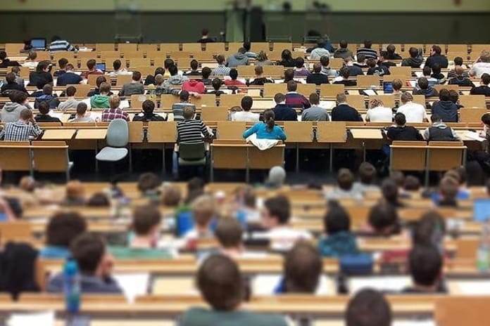 Üniversitelerde 'yerine imza' devri tarihe karışıyor 