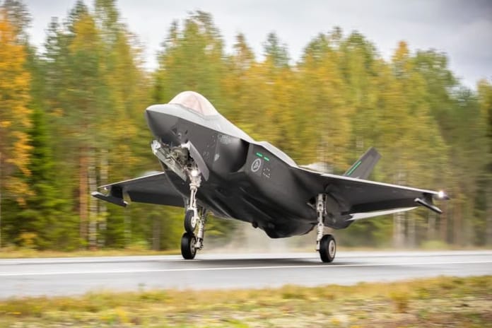 Eski ABD Hava Kuvvetleri pilotu Çin ordusuna izinsiz eğitim vermekle suçlanarak tutuklandı