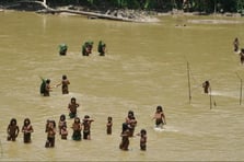 Dünyanın en izole kabilelerinden Mashco Piro dış dünyayla temas etti