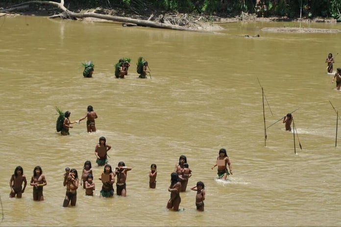 Dünyanın en izole kabilelerinden Mashco Piro dış dünyayla temas etti