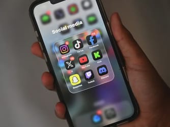 U.S. Plans Mandatory Social Media Checks for All Tourists