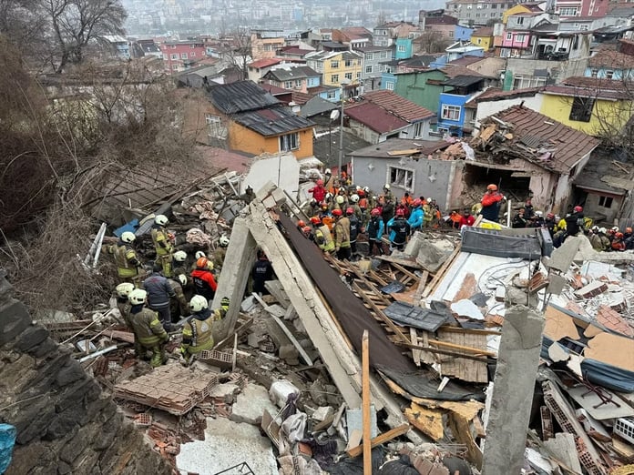 İstanbul Fatih’te 2 bina çöktü