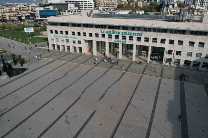 CHP'de danışman skandalı: Maaşı belediye ödedi