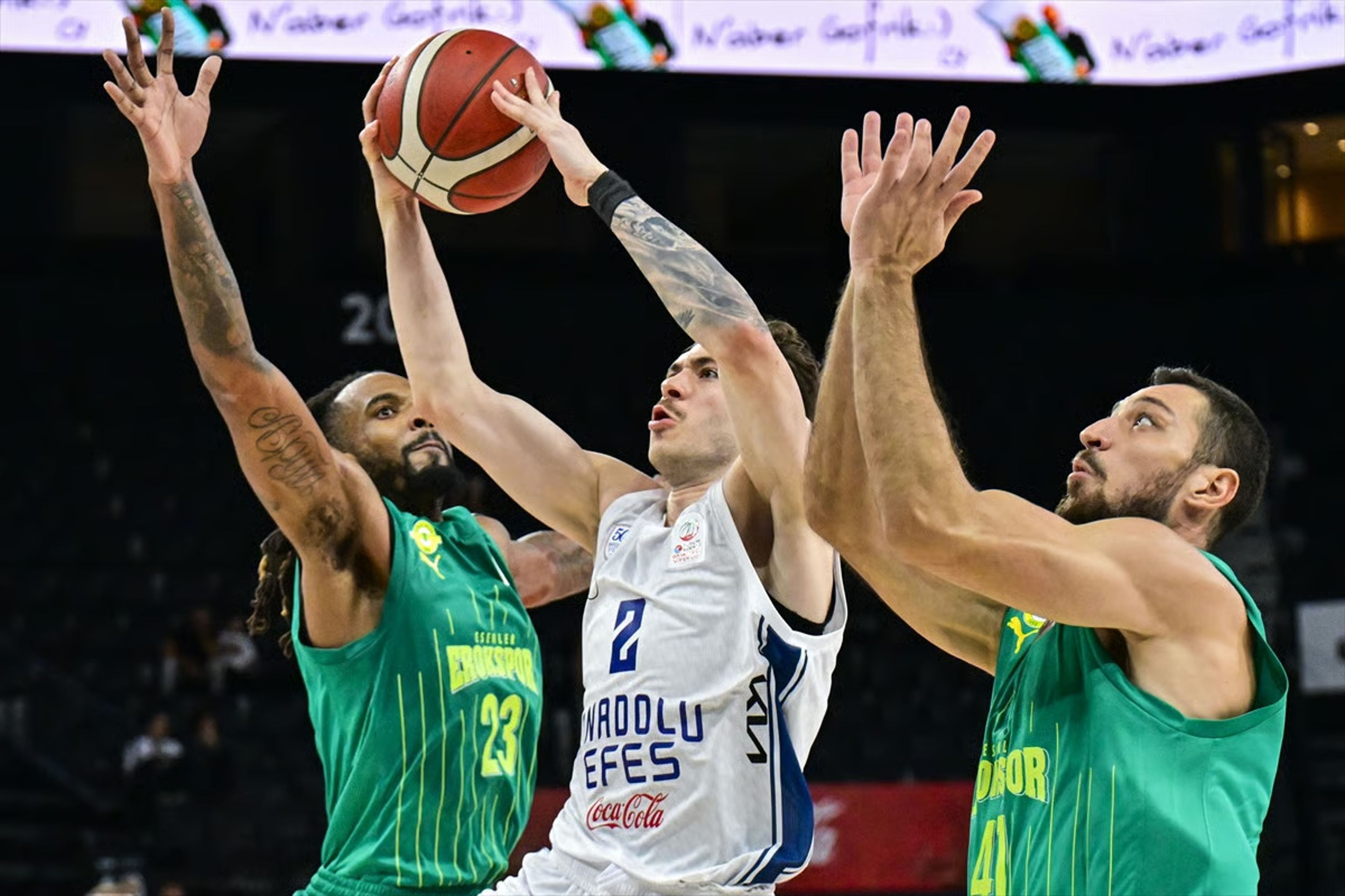 Basketbol Süper Ligi'nde yeni sezon başladı: Anadolu Efes, Esenler Erokspor'u mağlup etti