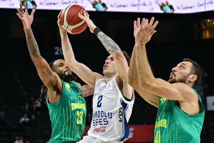 Basketbol Süper Ligi'nde yeni sezon başladı: Anadolu Efes, Esenler Erokspor'u mağlup etti