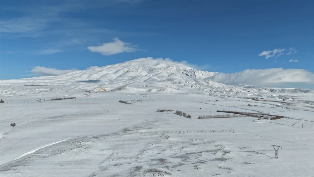 Bitlis'te kar yağışı etkili oldu: 314 köy yolu ulaşıma kapandı