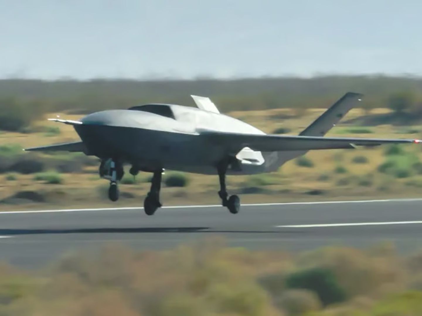 YFQ-42A: ABD’nin yeni nesil insansız savaş uçağı ilk uçuşunu gerçekleştirdi