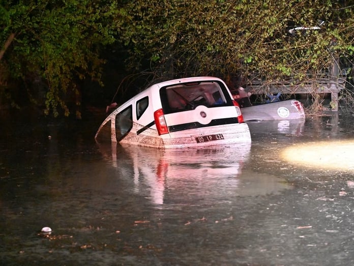 Osmaniye'de sel felaketi! Araç içinde mahsur kalan 2 kişi öldü