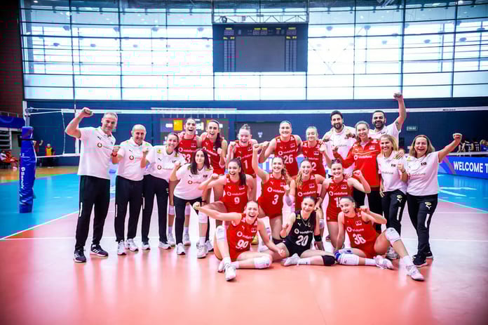 19 Yaş Altı Kadın Milli Voleybol Takımı, Dünya Şampiyonası'nda Çin engelini aşarak yarı finale yükseldi