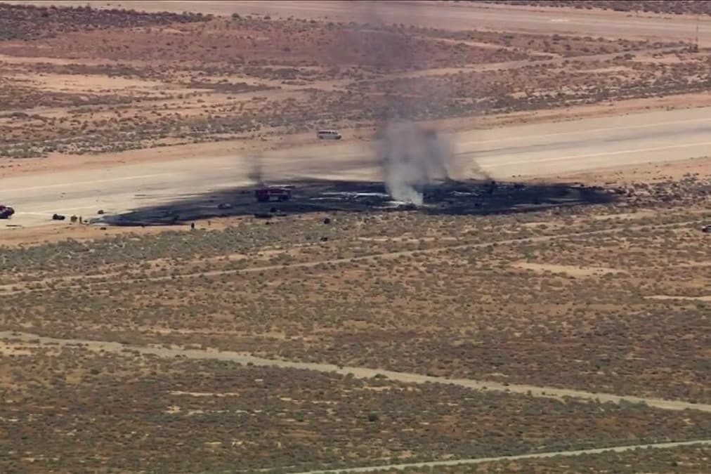 California'da B-52 bombardıman uçağı düştü