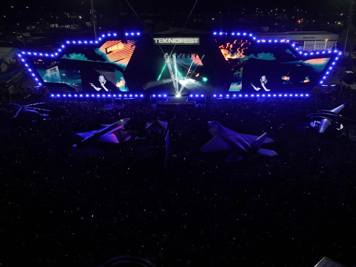 Ceza, TEKNOFEST Güneydoğu'da sahne aldı