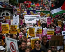 "Krallığı birleştir" yürüyüşü ve karşı protesto Londra’yı böldü