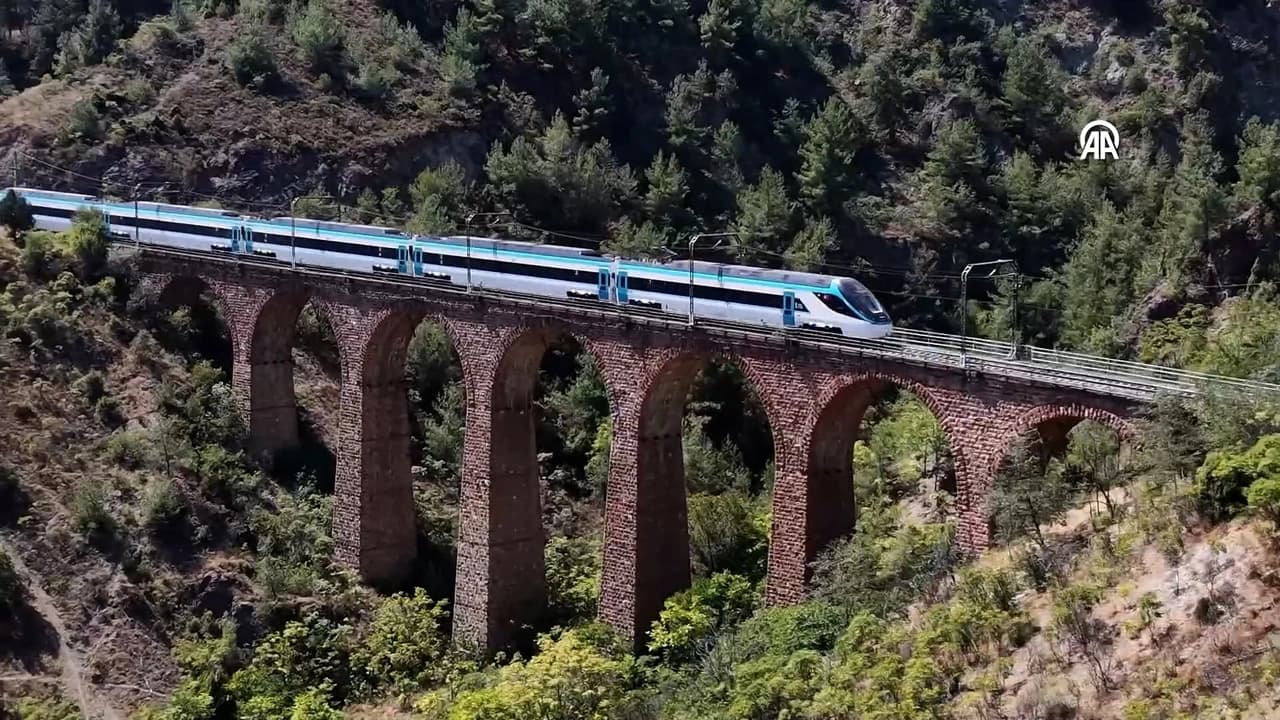 Milli hızlı tren test sürüşünde sınırları zorladı
