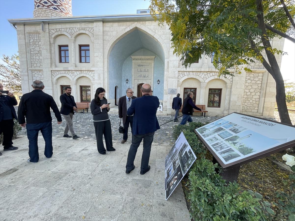 Karabağ'daki tarihi Cuma Mescidi onarılarak ibadete açıldı