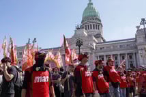 Arjantin'de binlerce işçi Milei'ye karşı sokağa çıktı