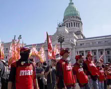 Arjantin'de binlerce işçi Milei'ye karşı sokağa çıktı