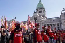 Arjantin'de binlerce işçi Milei'ye karşı sokağa çıktı