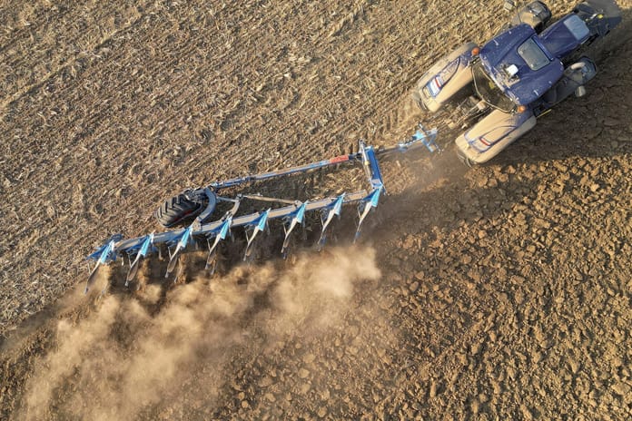 Akdenizli çiftçiler yangınlar, kuraklık ve yükselen maliyetlerle mücadele ediyor